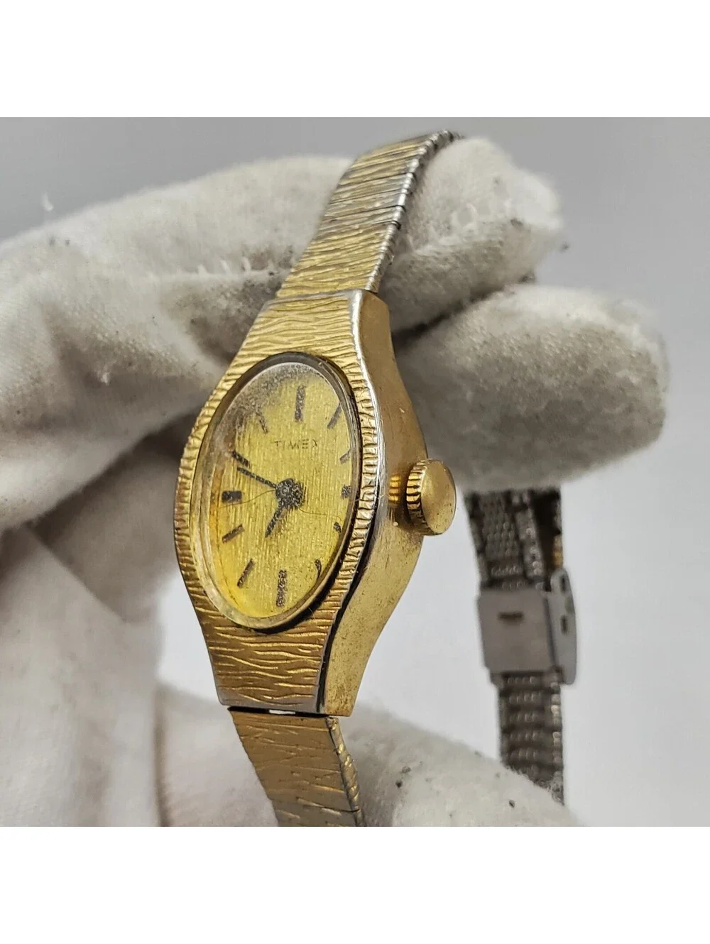 Vintage Timex Mechanical Womens Watch  Gold Tone 17mm For Parts Or Repair